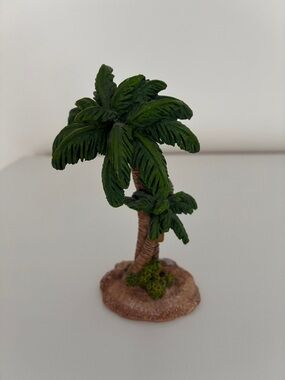 Mini Palm Tree Sculpture - Green Decorative Home Art